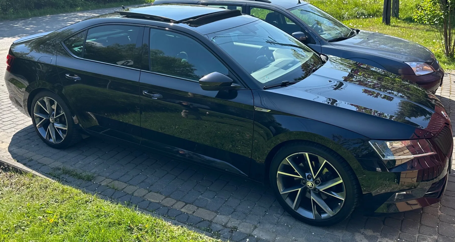 Skoda Superb Sportline — widok boczny